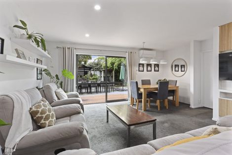 Photo of property in 10 Pyatt Place, Redwood, Christchurch, 8051