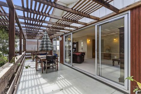 Photo of property in 301 Pakuranga Road, Pakuranga Heights, Auckland, 2010