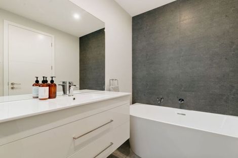 Photo of property in 16 Mcgibbon Lane, Jacks Point, 9371