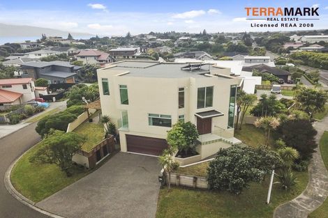 Photo of property in 2 Metzenthin Close, Raumati South, Paraparaumu, 5032