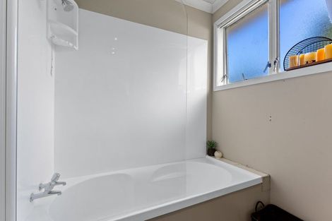Photo of property in 14 Doone Place, Massey, Auckland, 0614
