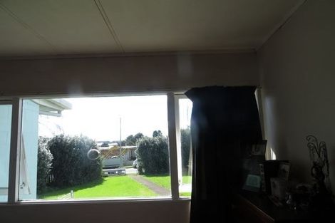 Photo of property in 18 Kent Street, Waiuku, 2123