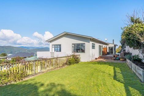Photo of property in 117 Normandale Road, Normandale, Lower Hutt, 5010
