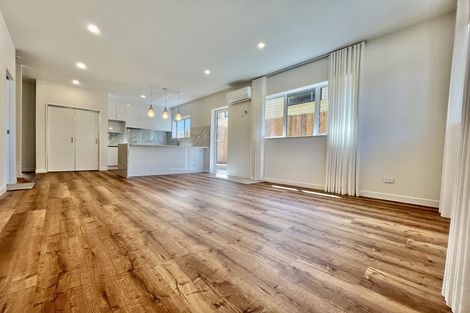 Photo of property in 7b Hanson Place, West Harbour, Auckland, 0618