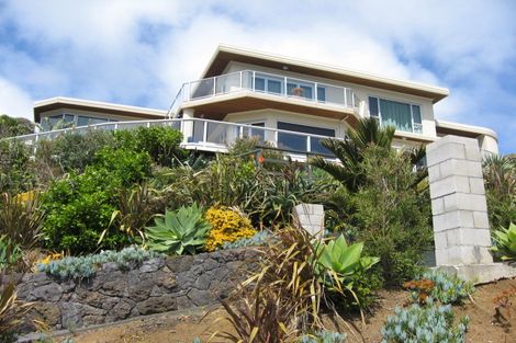 Photo of property in 50 Rayner Road, Piha, 0772