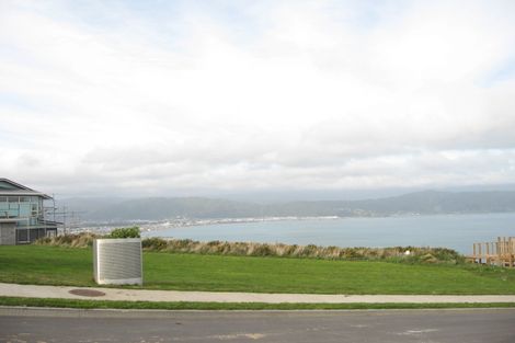 Photo of property in 67 Tamworth Crescent, Newlands, Wellington, 6037