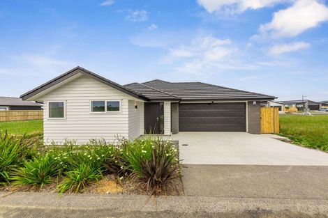 Photo of property in 19 Uatoto Road, Clarks Beach, 2122