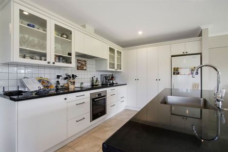 Photo of property in 48 Kayelene Place, Omokoroa, 3114