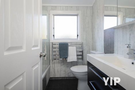 Photo of property in 2/25 Kingsbridge Place, Newlands, Wellington, 6037