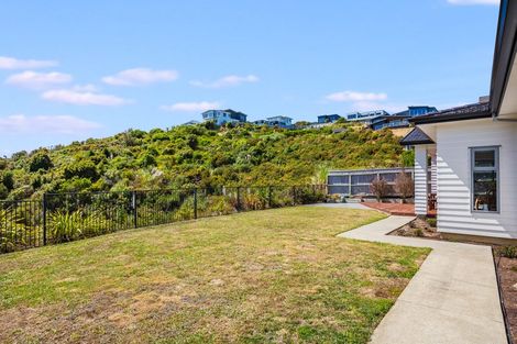 Photo of property in 13 Canary Way, Whitby, Porirua, 5024