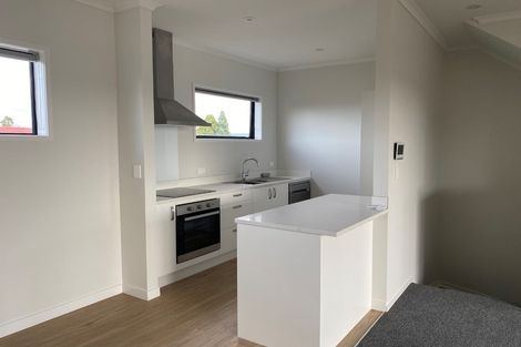 Photo of property in 5/5 Peachgrove Road, Te Atatu Peninsula, Auckland, 0610