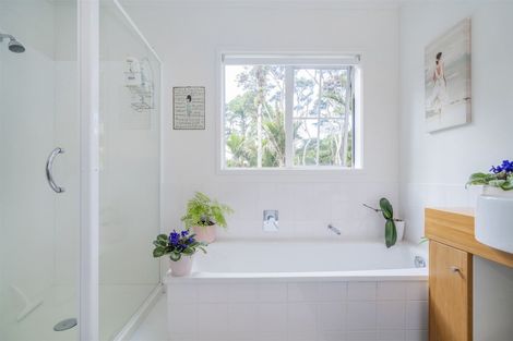 Photo of property in 68 Tarapatiki Drive, Whitianga, 3510