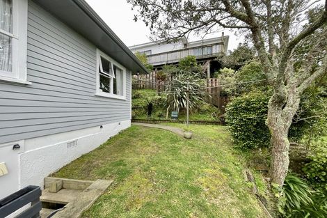 Photo of property in 19 Salford Street, Newlands, Wellington, 6037