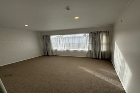 Photo of property in 12 Dawnhaven Drive, Te Atatu Peninsula, Auckland, 0610