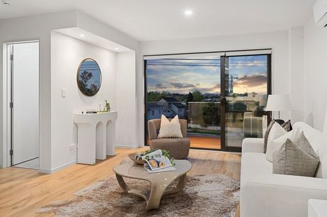 Photo of property in 2c Fowler Street, Northcote, Auckland, 0627