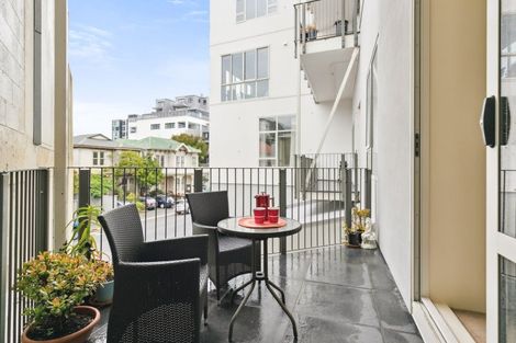 Photo of property in Stadium Garden Flats, 101/107 Thorndon Quay, Pipitea, Wellington, 6011