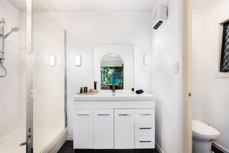 Photo of property in 8 Crompton Road, Massey, Auckland, 0614