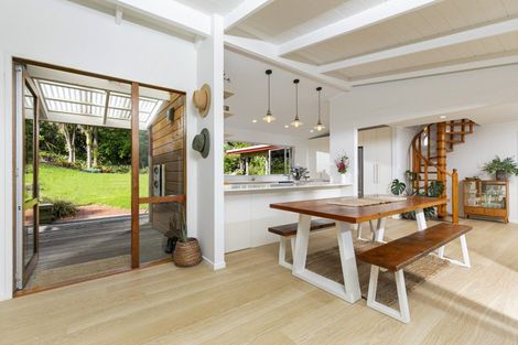 Photo of property in 5 Ngatira Road, Muriwai, Waimauku, 0881