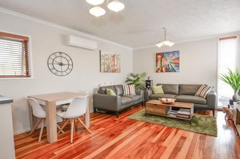 Photo of property in 2/409-411 Lyndon Road East, Hastings, 4122