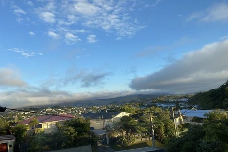 Photo of property in 7 Link Road, Newlands, Wellington, 6037