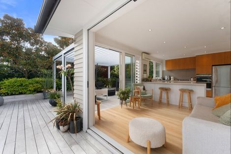 Photo of property in 17 Palmerston Road, Birkenhead, Auckland, 0626