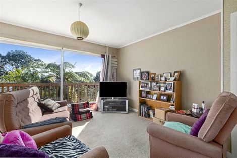 Photo of property in 399 Wairau Road, Totara Vale, Auckland, 0629
