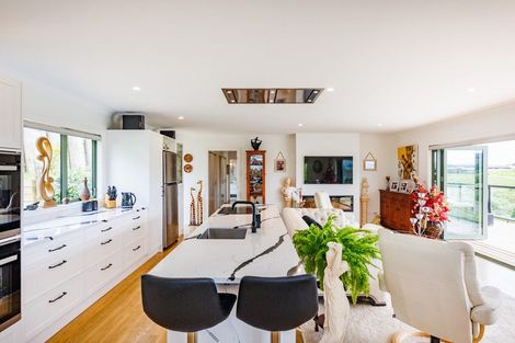 Photo of property in 121 Cashmere Drive, Fitzherbert, Palmerston North, 4410