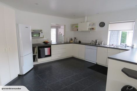 Photo of property in 327 Kaipara Road, Papakura, 2582