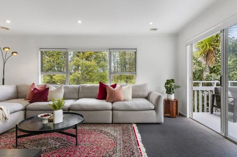 Photo of property in 1/21 Woodcote Drive, Glenfield, Auckland, 0629