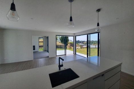 Photo of property in 2 Western Rise, Hurworth, New Plymouth, 4310