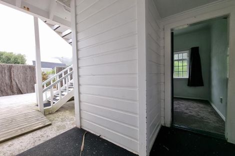 Photo of property in 212 Queens Drive, Lyall Bay, Wellington, 6022