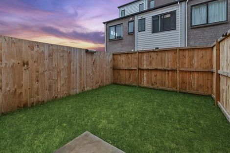 Photo of property in 5 Bloom Crescent, Sunnyvale, Auckland, 0612