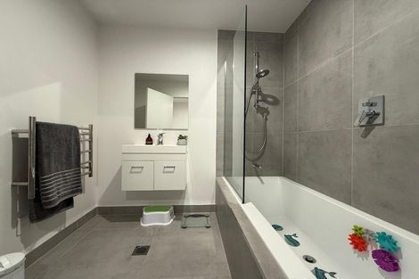 Photo of property in 22 Koiora Road, Clarks Beach, 2122