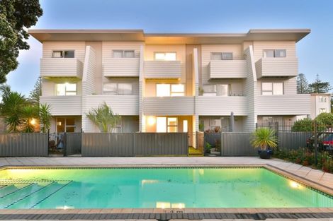 Photo of property in 17/3 Riverside Road, Orewa, 0931