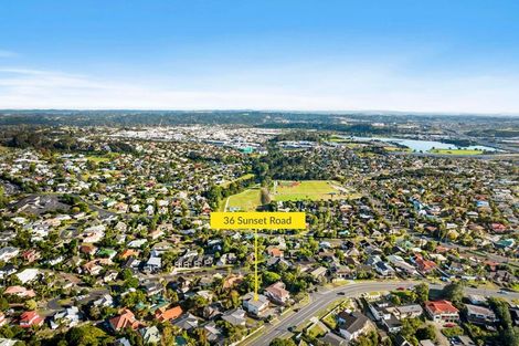 Photo of property in 36 Sunset Road, Unsworth Heights, Auckland, 0632
