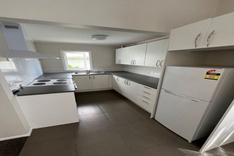 Photo of property in 8 Waiari Road, Conifer Grove, Takanini, 2112