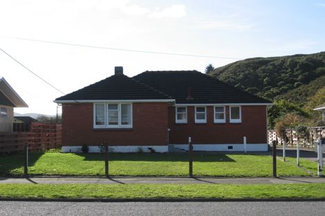 Photo of property in 5 Kowhai Street, Naenae, Lower Hutt, 5011