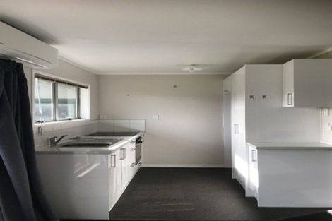Photo of property in 2/29 Joshua Place, Weymouth, Auckland, 2103