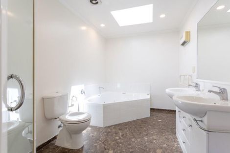 Photo of property in 34 Danica Esplanade, Te Atatu Peninsula, Auckland, 0610