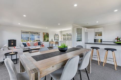 Photo of property in 11 Hassan Drive, Massey, Auckland, 0614