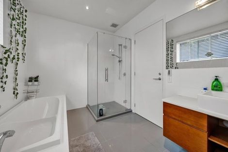 Photo of property in 16 Links Drive, Waiwhakaiho, New Plymouth, 4312