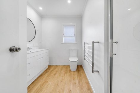 Photo of property in 468a Massey Road, Mangere East, Auckland, 2024