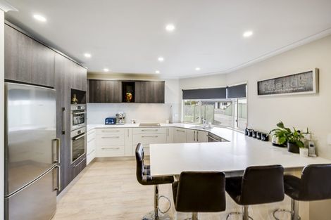Photo of property in 5a Queens Walk, Taradale, Napier, 4112