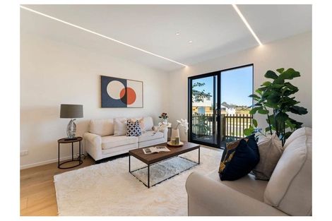 Photo of property in 11 Taipahitini Road, Rosehill, 2113