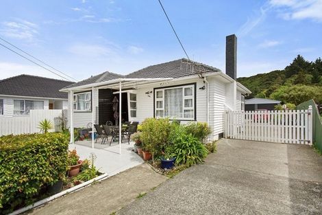 Photo of property in 11 Wainuiomata Road, Wainuiomata, Lower Hutt, 5014