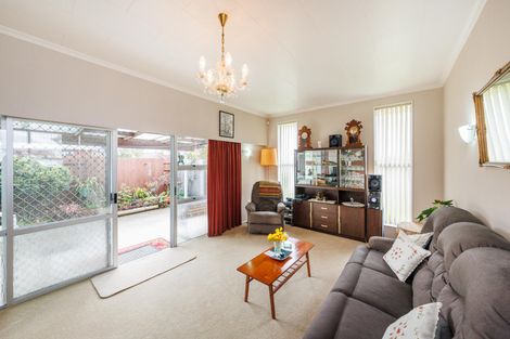 Photo of property in 15 Grange Place, Milson, Palmerston North, 4414