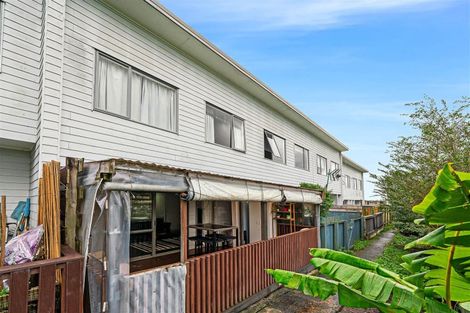 Photo of property in 28/3 Hulme Place, Henderson, Auckland, 0612