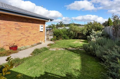 Photo of property in 98 Reynolds Road, Pukekohe, 2120