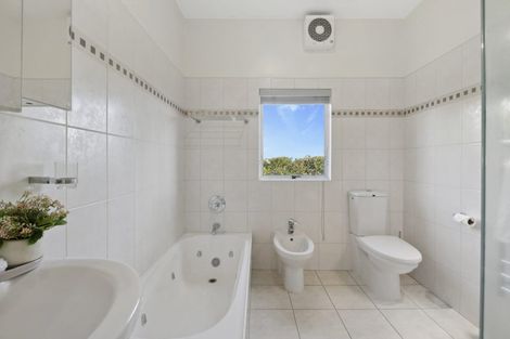 Photo of property in 27c Heathcote Road, Castor Bay, Auckland, 0620