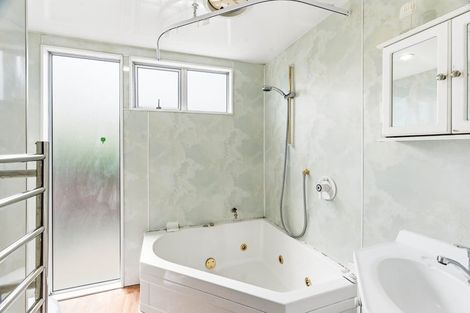 Photo of property in 8 Nyoli Street, Northcote, Christchurch, 8052